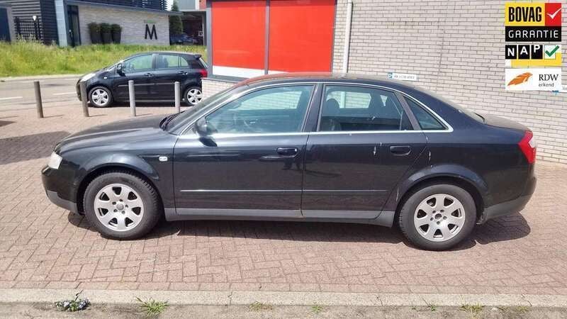 Zwart, metallic lak Gebruikt 2004 Audi A4 Proline Sedan | € 1.750 (Eerlijke prijs) - Afbeelding 1/4