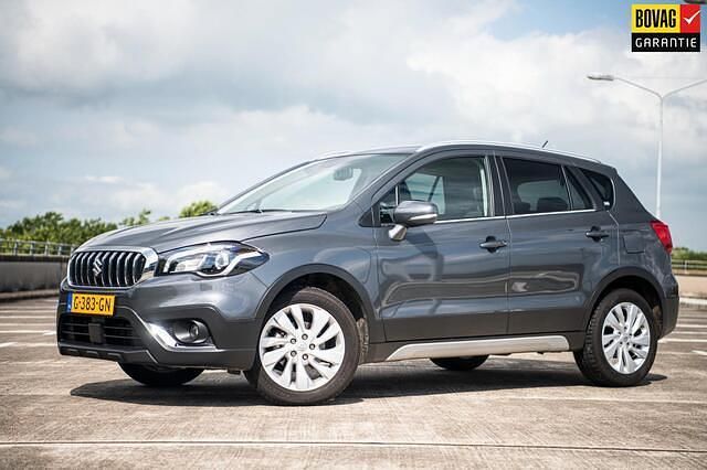 Grijs Gebruikt 2019 Suzuki SX4 S-Cross SUV | € 18.445 (Eerlijke prijs) - Afbeelding 1/4