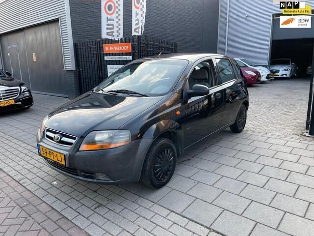 Zwart Gebruikt 2004 Chevrolet Kalos Hatchback | € 999 (Eerlijke prijs) - Afbeelding 1/4