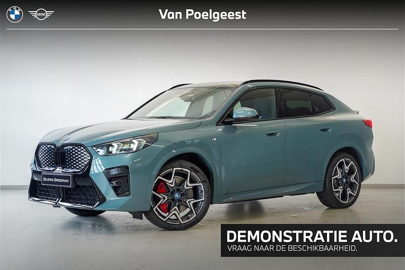 Groen Gebruikt 2024 BMW iX2 M Sport SUV | € 48.995 (Iets duurder) - Afbeelding 1/4