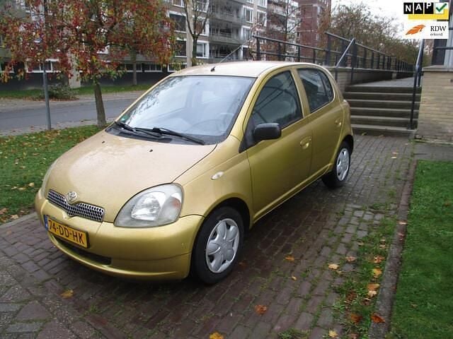 Geel Occasion 1999 Toyota Yaris Sol | € 1.650 (Eerlijke prijs) - Afbeelding 1/4