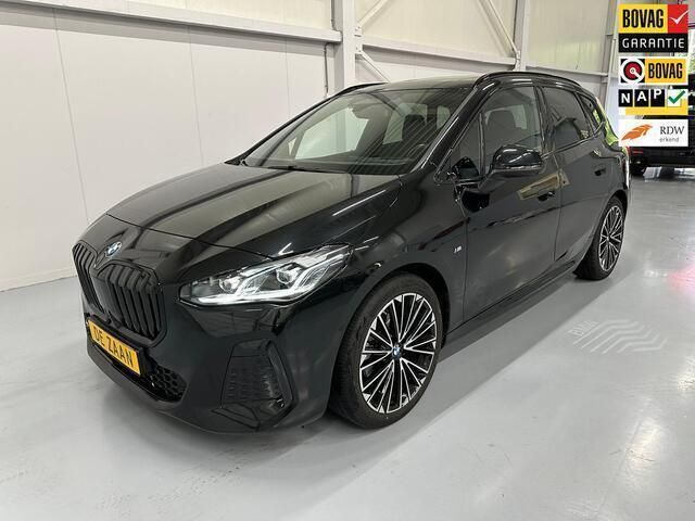 Zwart Gebruikt 2023 BMW 218 M Sport Stationwagen | € 35.450 (Duur) - Afbeelding 1/4