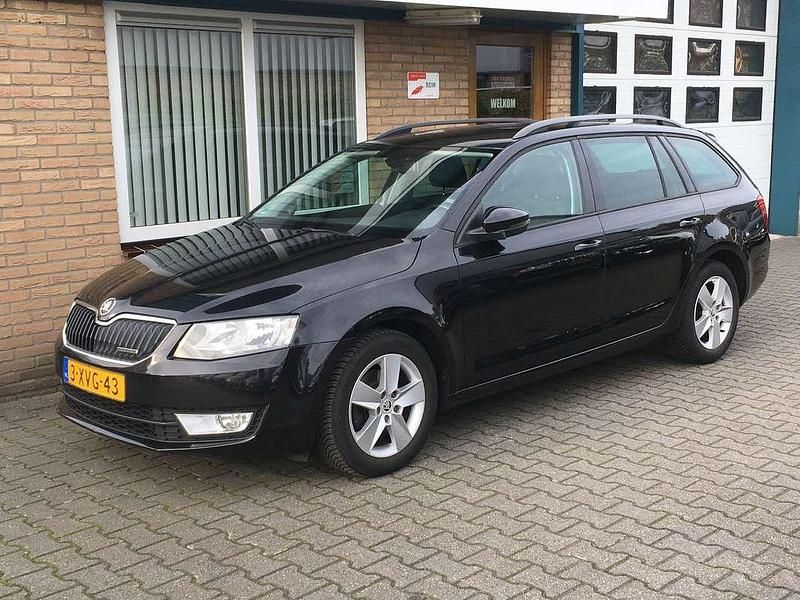 Zwart Gebruikt 2014 Skoda Octavia Business Line Stationwagen | € 5.500 (Eerlijke prijs) - Afbeelding 1/4