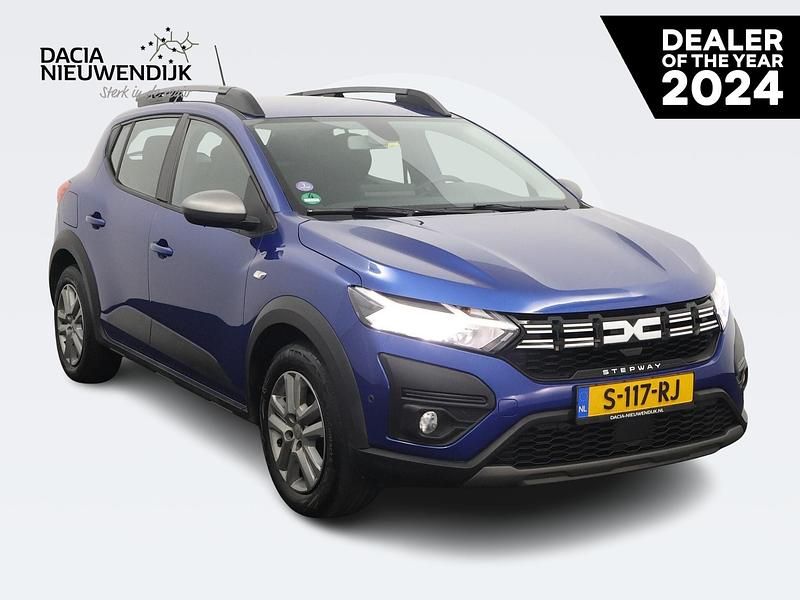 Blauw Occasion 2023 Dacia Sandero Expression Hatchback | € 12.895 (Eerlijke prijs) - Afbeelding 1/3