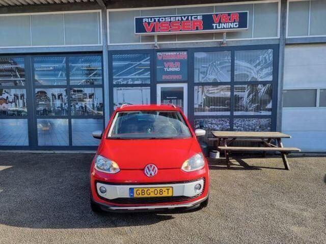 Rood Gebruikt 2014 VW cross up! Hatchback | € 7.450 (Goede deal) - Afbeelding 1/4