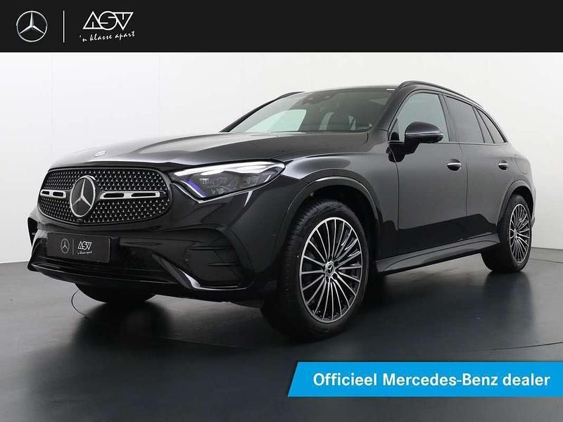 Zwart Nieuw 2025 Mercedes GLC300e Sport Edition SUV | € 94.262 - Afbeelding 1/4