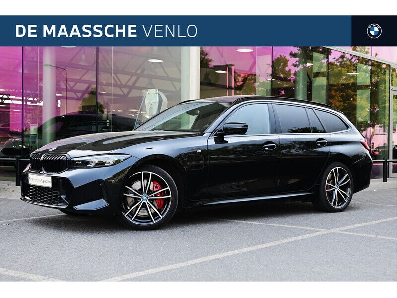 Zwart Gebruikt 2024 BMW 320e Executive Stationwagen | € 45.950 (Eerlijke prijs) - Afbeelding 1/4