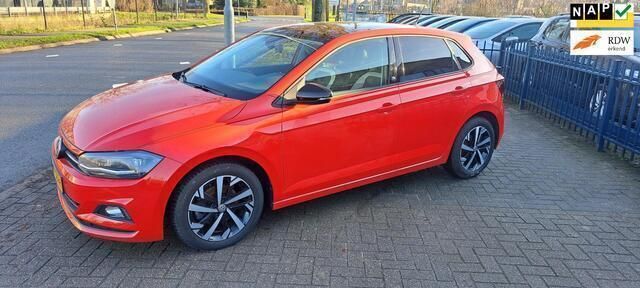 Rood Occasion 2019 VW Polo Beats Hatchback | € 15.850 (Iets duurder) - Afbeelding 1/4