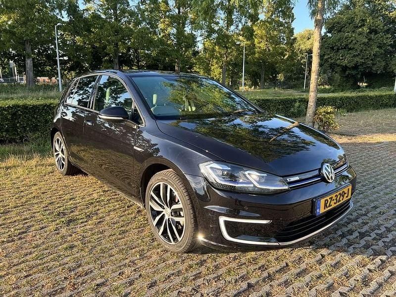 Zwart Gebruikt 2018 VW e-Golf Hatchback | € 10.000 (Eerlijke prijs) - Afbeelding 1/4