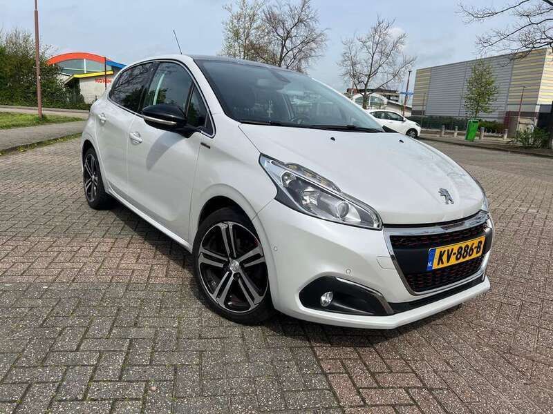 Wit Gebruikt 2016 Peugeot 208 GT-line Hatchback | € 8.695 (Eerlijke prijs) - Afbeelding 1/4