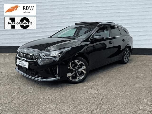 Zwart (metallic) Gebruikt 2021 Kia Ceed Sportswagon Stationwagen | € 23.495 (Eerlijke prijs) - Afbeelding 1/4