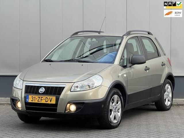 Beige, metallic lak Gebruikt 2008 Fiat Sedici Dynamic SUV | € 2.795 (Eerlijke prijs) - Afbeelding 1/4