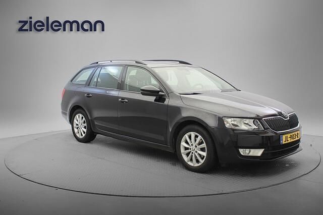 Zwart Gebruikt 2016 Skoda Octavia Business Line Stationwagen | € 8.845 (Goede deal) - Afbeelding 1/4