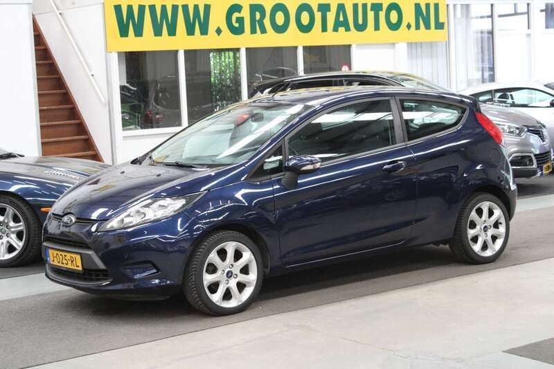 Blauw, metallic lak Gebruikt 2011 Ford Fiesta Limited Hatchback | € 2.244 (Super prijs) - Afbeelding 1/4