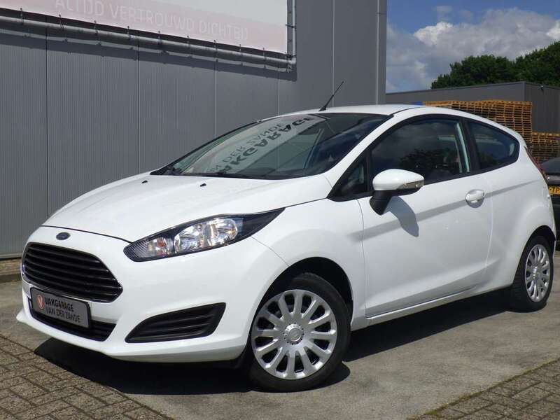 Wit Gebruikt 2015 Ford Fiesta Hatchback | € 7.740 (Goede deal) - Afbeelding 1/4