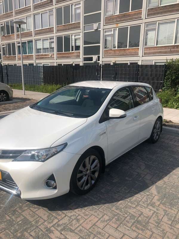 Gebruikt 2013 Toyota Auris Hybrid Life Sedan | € 11.500 (Eerlijke prijs) - Afbeelding 1/4