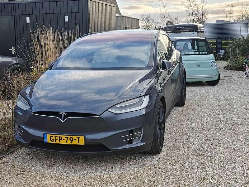 Grijs Gebruikt 2020 Tesla Model X SUV | € 41.850 (Duur) - Afbeelding 1/4