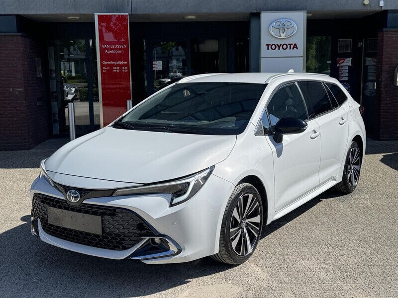 Grijs Nieuw 2025 Toyota Corolla Hybrid Stationwagen | € 39.900 - Afbeelding 1/4