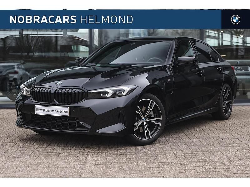 Zwart Occasion 2024 BMW 330e M Sport Sedan | € 46.950 (Eerlijke prijs) - Afbeelding 1/4