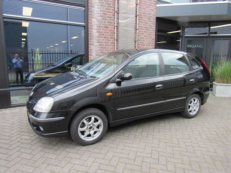 Zwart Gebruikt 2005 Nissan Almera Tino Acenta MPV | € 3.450 - Afbeelding 1/4