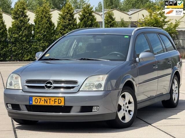 Grijs Gebruikt 2004 Opel Vectra Elegance Stationwagen | € 1.599 (Eerlijke prijs) - Afbeelding 1/4