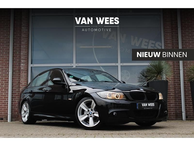 Zwart Gebruikt 2012 BMW 320 M Sport Sedan | € 10.450 (Goede deal) - Afbeelding 1/3