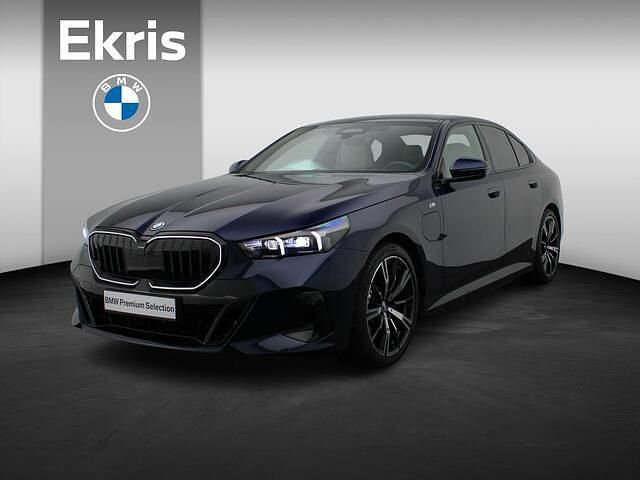 Blauw Gebruikt 2024 BMW 530e M Sport Sedan | € 63.900 - Afbeelding 1/4