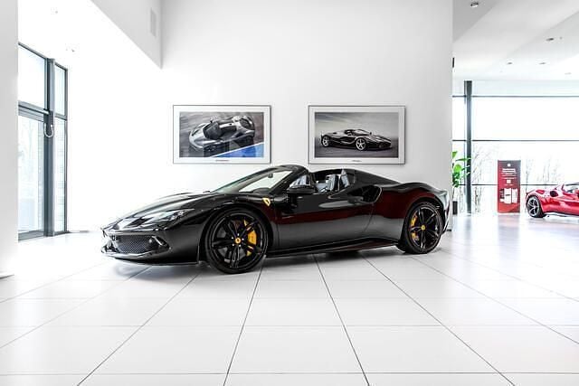 Occasion Ferrari 296 830 PK (610 kW) 2024 Zwart Cabriolet