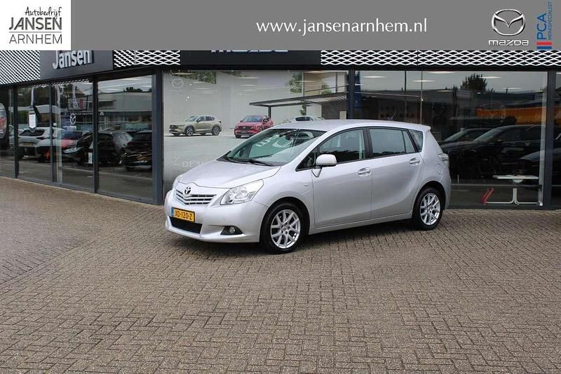 Grijs Gebruikt 2010 Toyota Verso Business Edition MPV | € 13.450 (Iets duurder) - Afbeelding 1/4