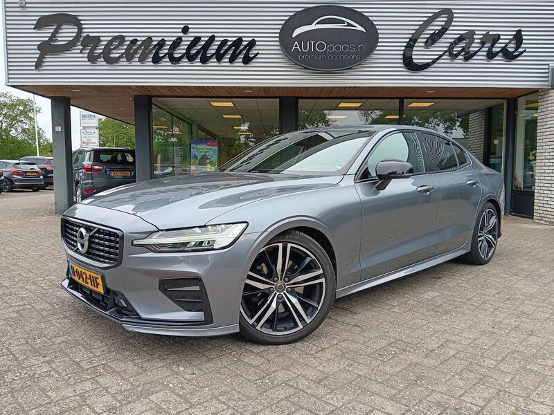 Grijs Gebruikt 2020 Volvo S60 R-Design Sedan | € 31.925 (Eerlijke prijs) - Afbeelding 1/4