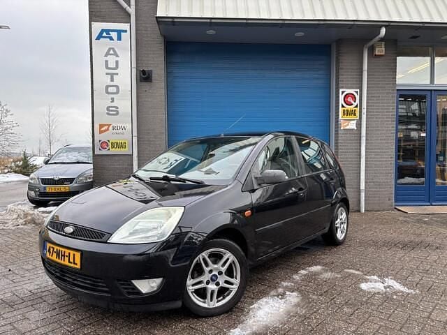 Zwart Gebruikt 2003 Ford Fiesta Ambiente Hatchback | € 950 (Eerlijke prijs) - Afbeelding 1/4