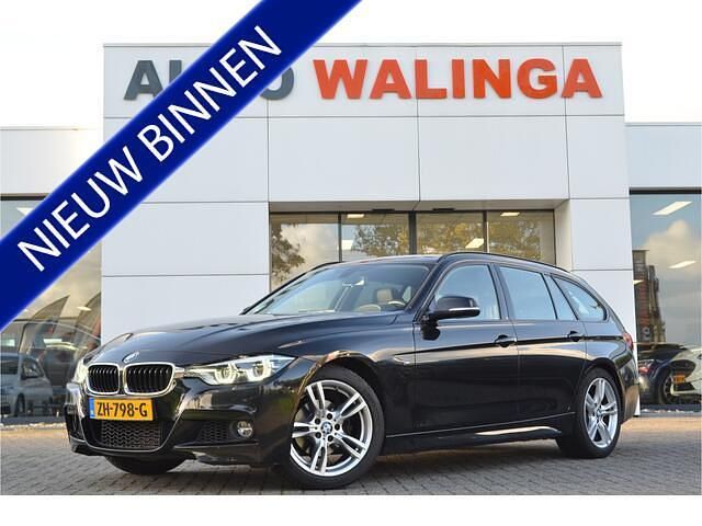 Zwart Gebruikt 2019 BMW 318 M Sport Stationwagen | € 18.900 (Eerlijke prijs) - Afbeelding 1/4