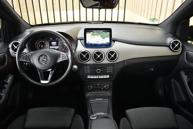 Occasion Mercedes B180 Business 123 PK (90 kW) 2018 Zwart (metallic) MPV