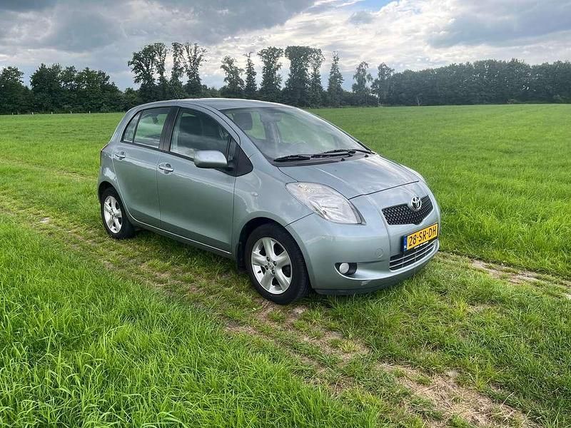 Zilver Gebruikt 2006 Toyota Yaris Verso Luna MPV | € 5.500 (Duur) - Afbeelding 1/4