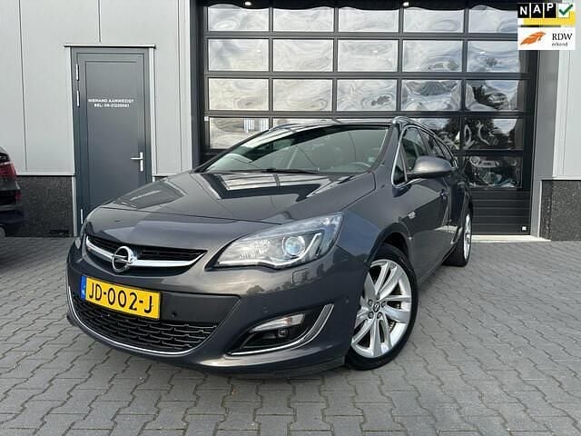 Grijs Occasion 2016 Opel Astra Sport Stationwagen | € 12.450 (Iets duurder) - Afbeelding 1/4