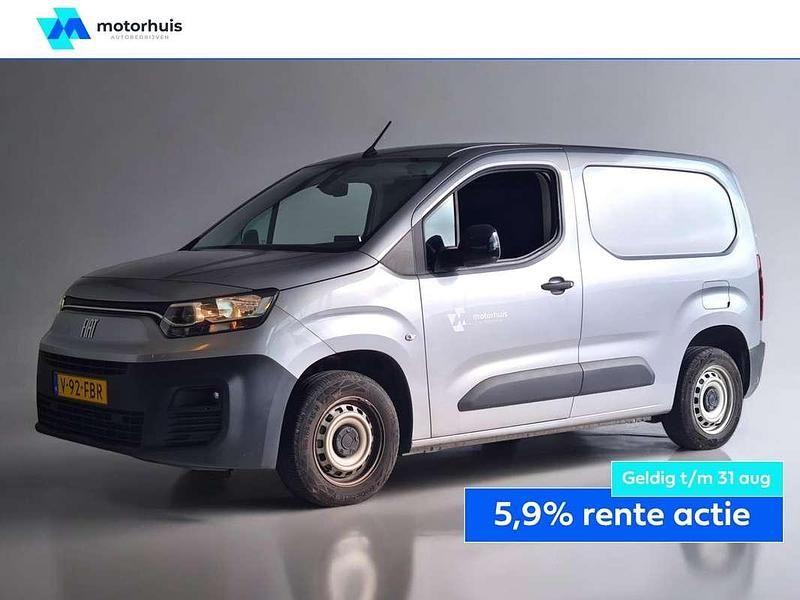 Grijs Gebruikt 2024 Fiat Doblò S MPV | € 17.945 (Eerlijke prijs) - Afbeelding 1/4