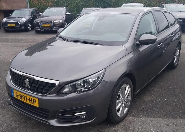 Grijs Gebruikt 2019 Peugeot 308 Stationwagen | € 8.999 (Goede deal) - Afbeelding 1/4