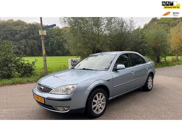 Grijs Gebruikt 2004 Ford Mondeo Trend Sedan | € 3.500 (Duur) - Afbeelding 1/4