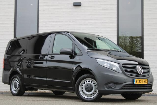 Zwart Gebruikt 2023 Mercedes e-Vito MPV | € 25.950 (Eerlijke prijs) - Afbeelding 1/4