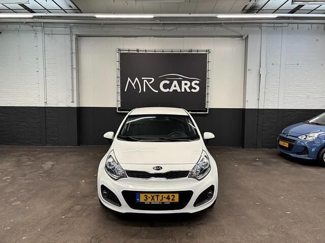 Wit Gebruikt 2015 Kia Rio Hatchback | € 4.950 (Goede deal) - Afbeelding 1/4