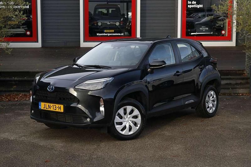 Zwart Gebruikt 2024 Toyota Yaris Cross Active SUV | € 26.950 (Goede deal) - Afbeelding 1/4