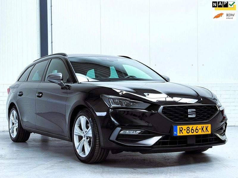 Zwart Gebruikt 2022 Seat Leon Business Stationwagen | € 15.750 (Goede deal) - Afbeelding 1/4