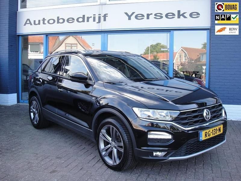 Suv Gebruikt 2017 VW T-Roc Style SUV | € 17.495 (Duur) - Afbeelding 1/4