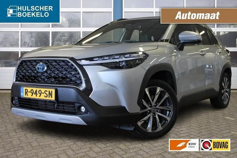 Grijs Gebruikt 2022 Toyota Corolla Cross Edition SUV | € 32.950 - Afbeelding 1/4