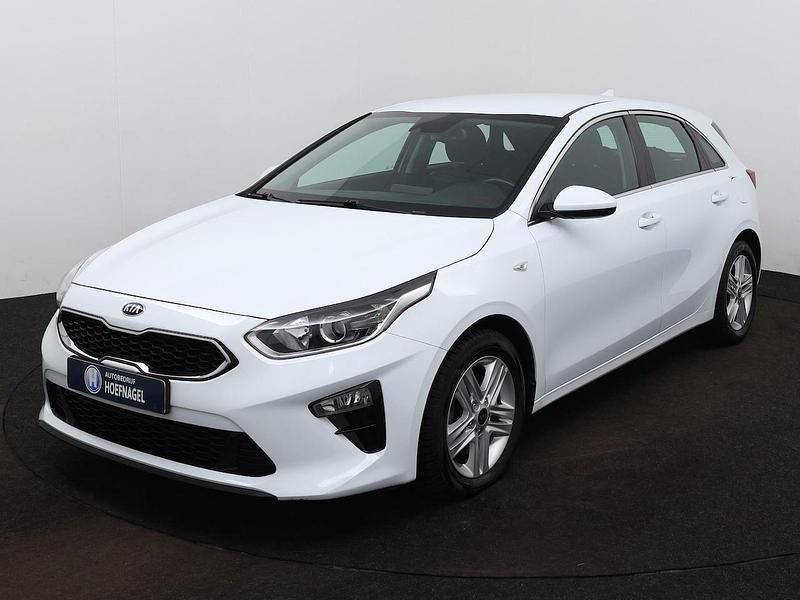 Wit Occasion 2021 Kia Ceed Hatchback | € 20.445 (Super prijs) - Afbeelding 1/4