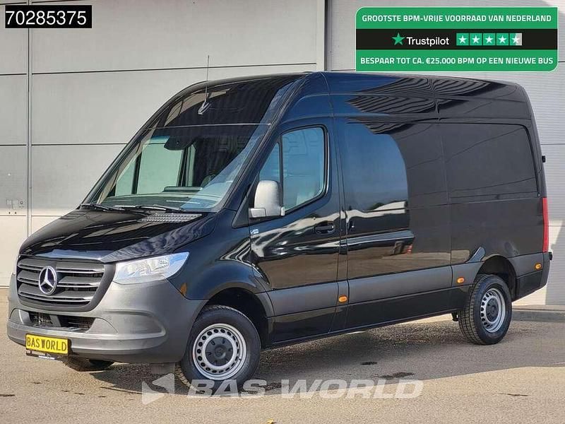 Zwart Gebruikt 2023 Mercedes Sprinter Van | € 30.900 (Goede deal) - Afbeelding 1/3
