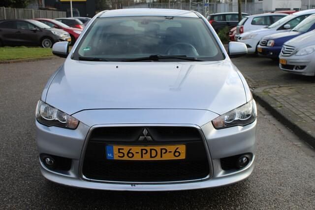 Occasion Mitsubishi Lancer Sportback Intense 143 PK (105 kW) 2011 Grijs (metallic) Hatchback