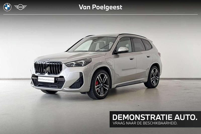 Spacesilber metallic (grijs metallic) Gebruikt 2025 BMW X1 M Sport SUV | € 66.607 - Afbeelding 1/4