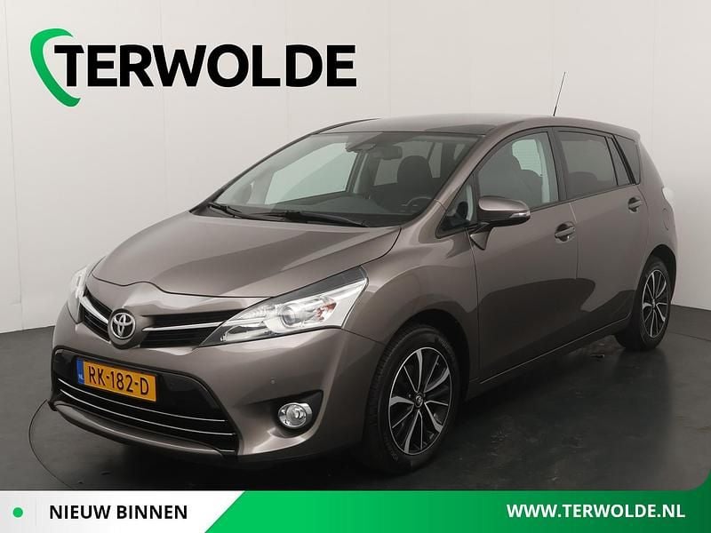 Grijs Occasion 2017 Toyota Verso Skyview Edition MPV | € 16.840 (Goede deal) - Afbeelding 1/4