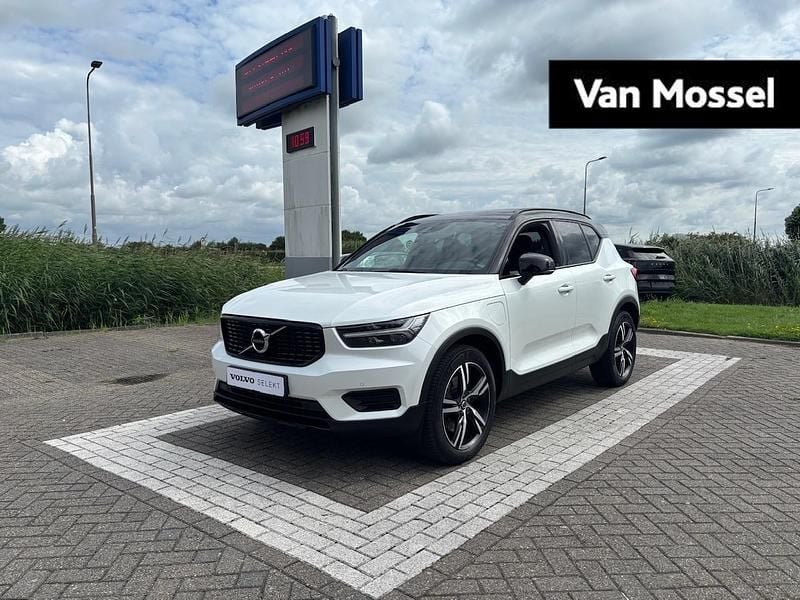 Wit Gebruikt 2022 Volvo XC40 R-Design SUV | € 37.940 (Eerlijke prijs) - Afbeelding 1/4